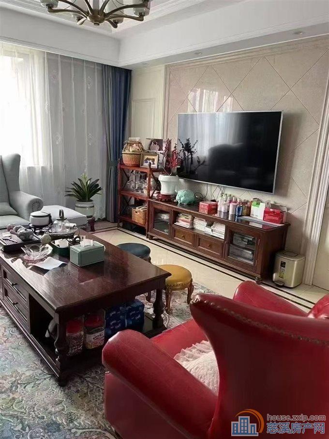 伊顿花苑137平精装中等楼层拎包入住