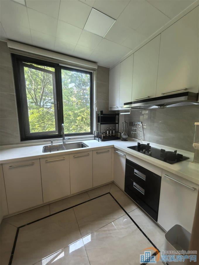 洋房俯院江南127平229万精装带车位