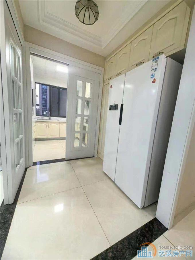 白金湾 140平精装一梯一个好楼层2年到