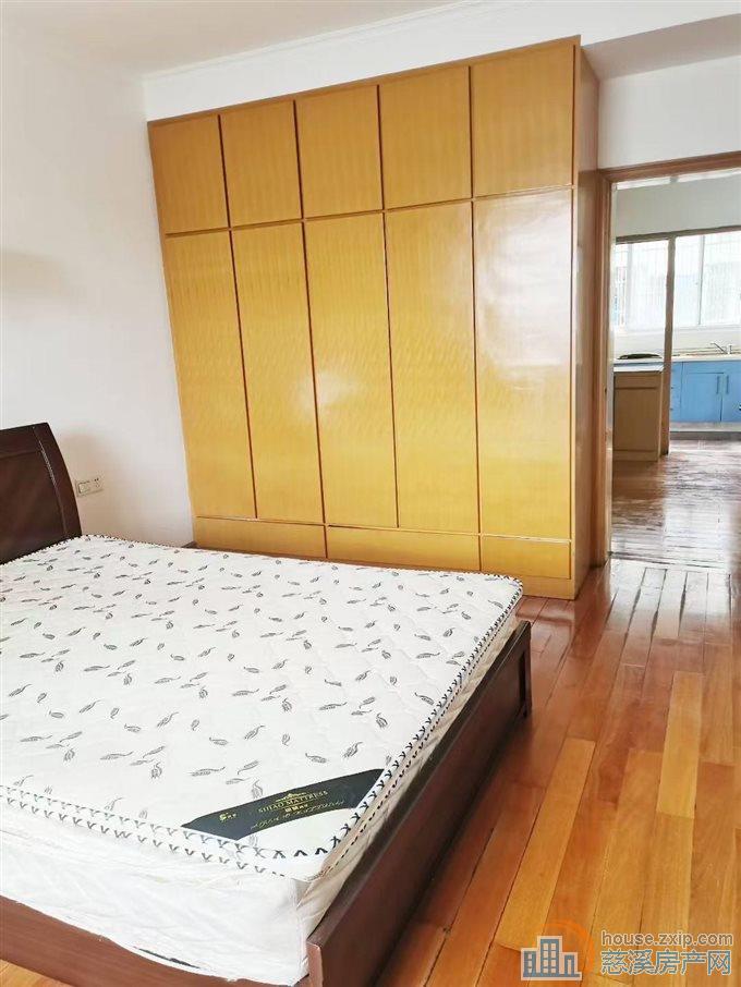 城东新村2楼边套70平架空层精可读书