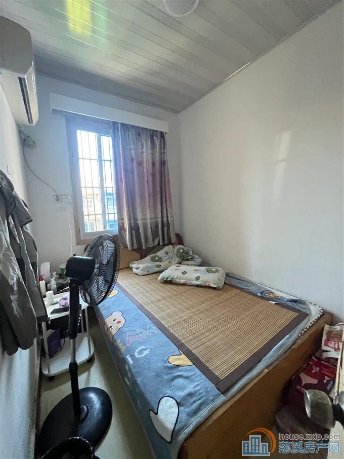 金山新村75平58万三开间朝南精装修