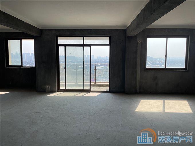 尚德家园 全新毛坯 带车位杂物间 