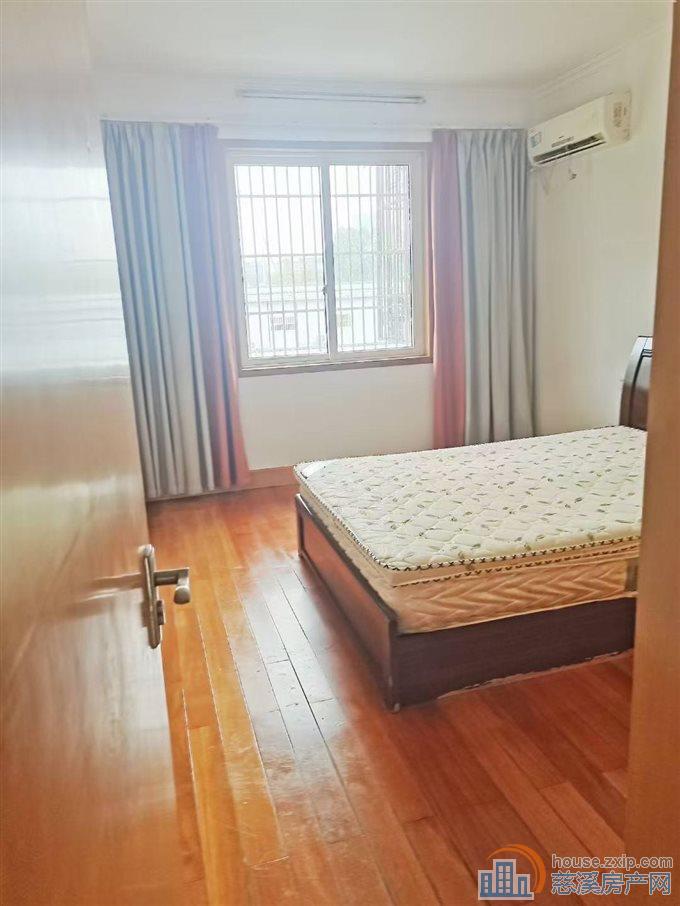 城东新村2楼边套70平架空层精可读书