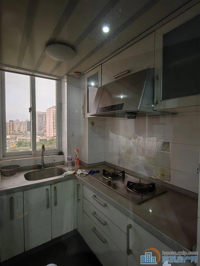 古塘金苑 精装二室 月租金1400元朝南