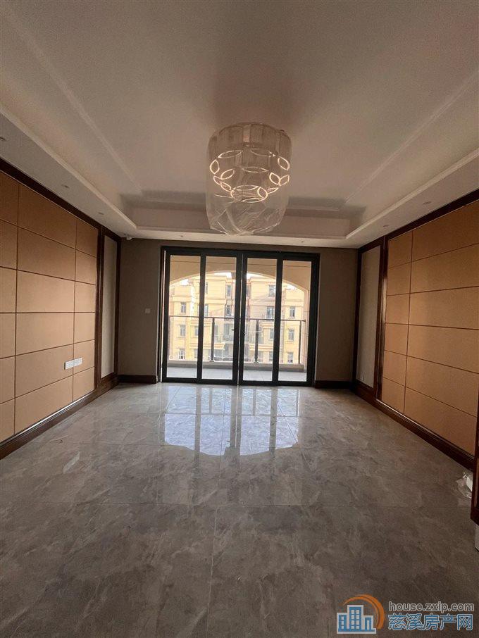 恒大河悦府175平185万顶复带露台