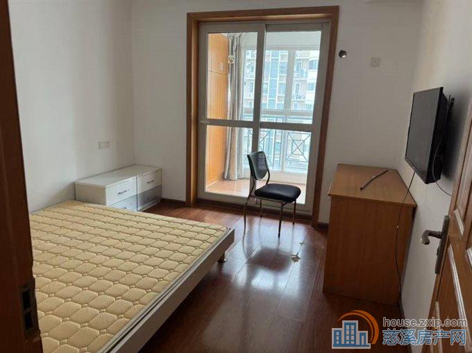 东方明珠单身公寓精装1800元直