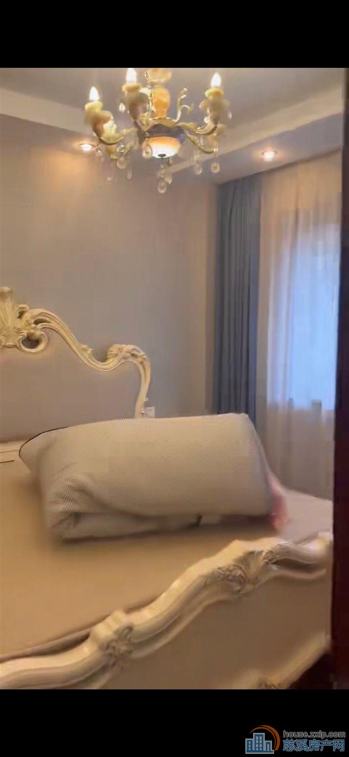 和润公寓60平现代精装一室一厅一卫