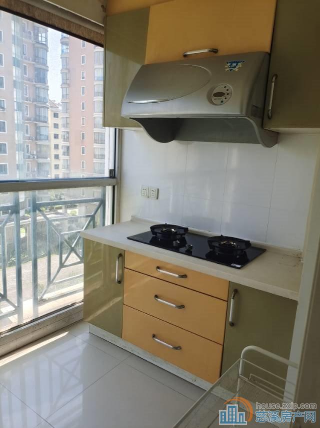 东方明珠单身公寓60平精装1900元直