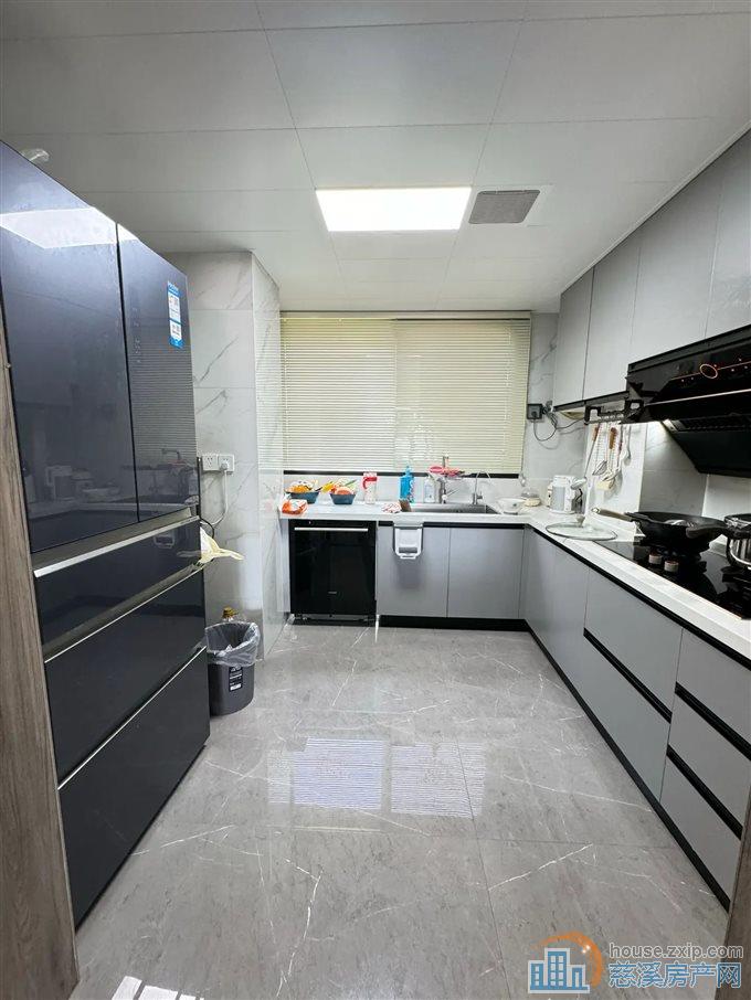 凤鸣梧桐府117平148万带车位一梯一户