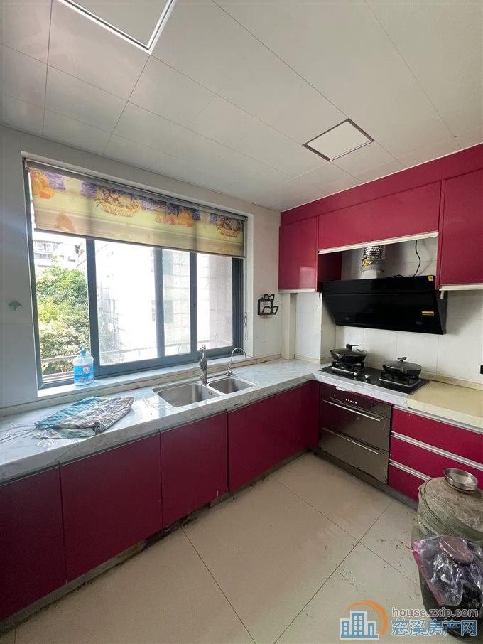 富丽湾景苑145平148万带大车库