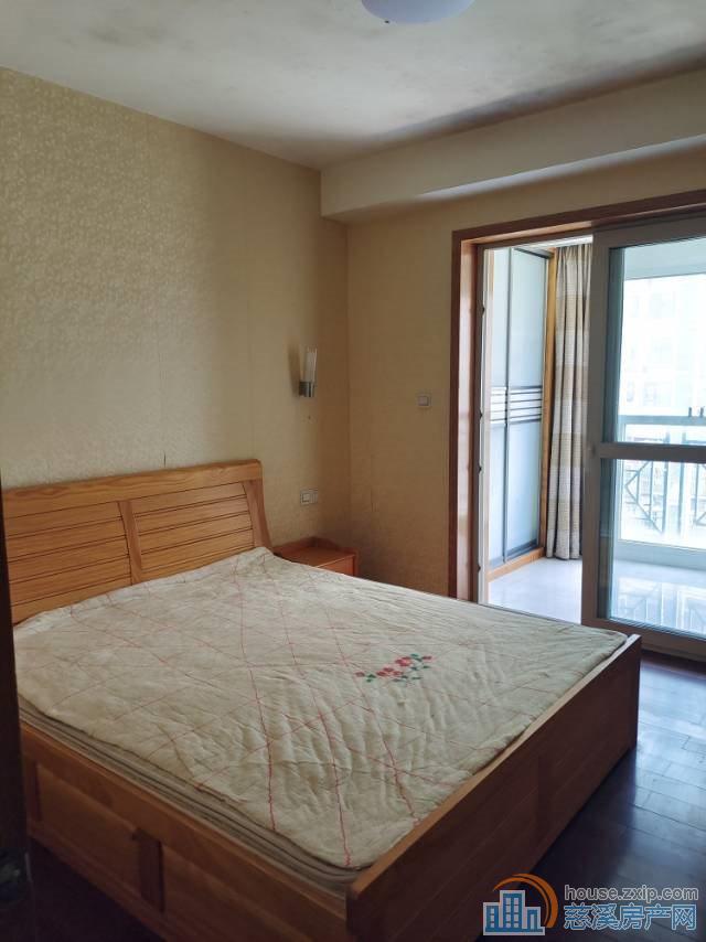 东方明珠单身公寓60平精装1900元直