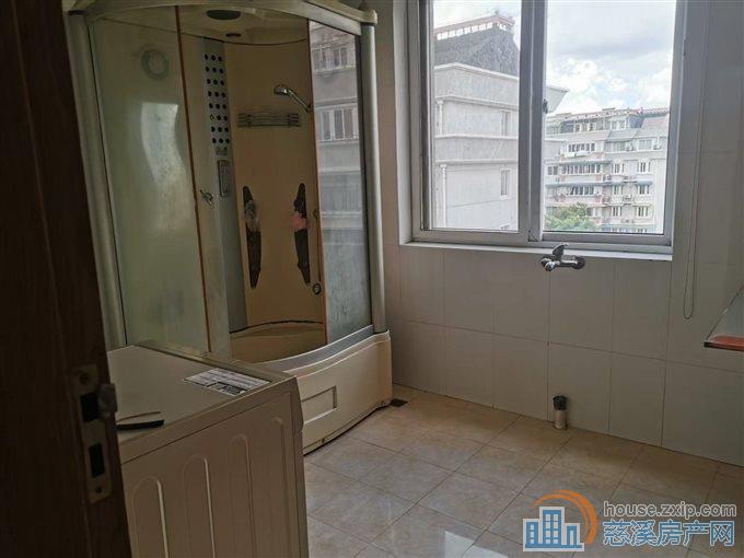 华泰苑四楼143平精装二室2800元