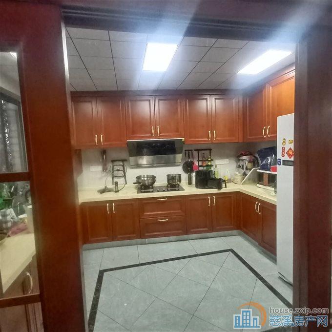 时代华都220平255万豪装送车位阳光房