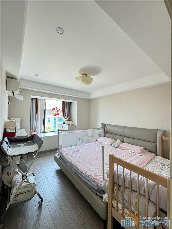 凤鸣梧桐府117平148万带车位一梯一户