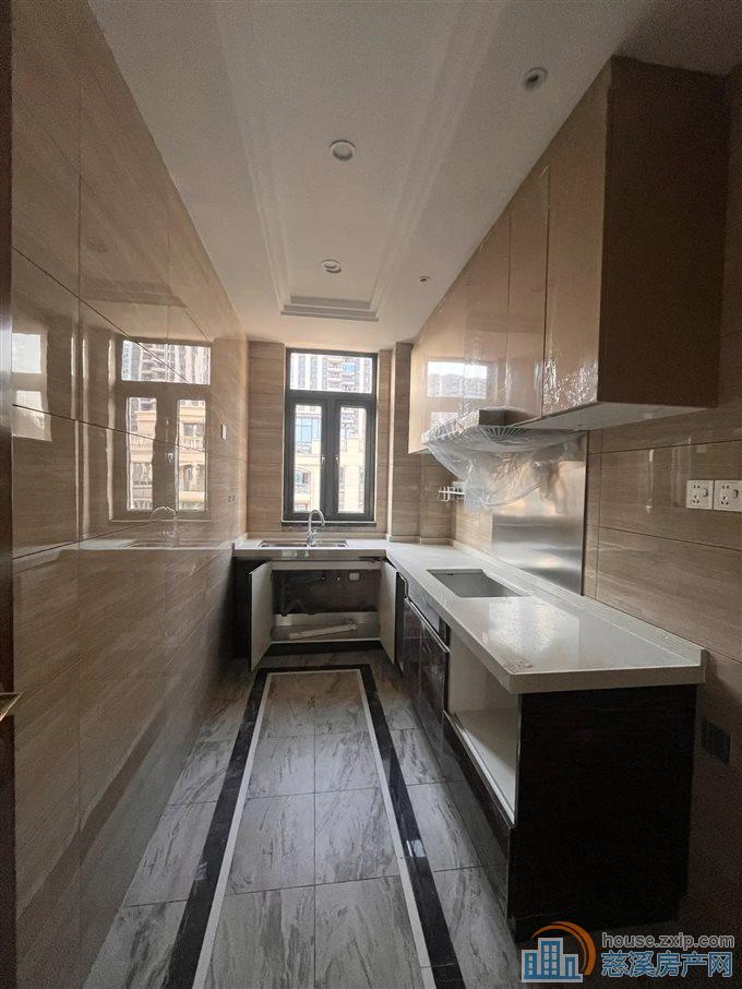 恒大河悦府175平185万顶复带露台