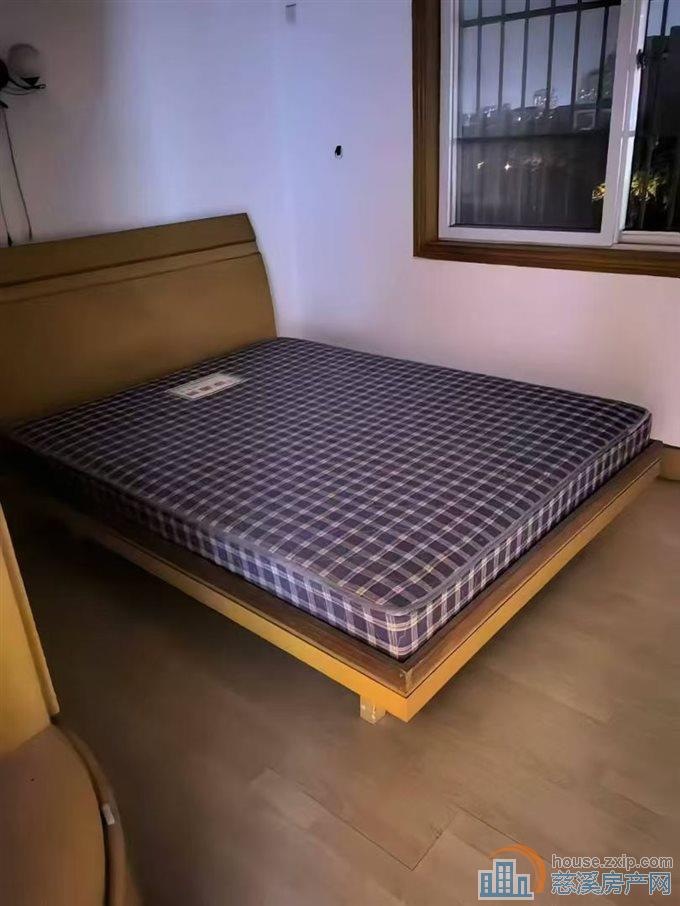 童家新村高楼层134.6平100万简装