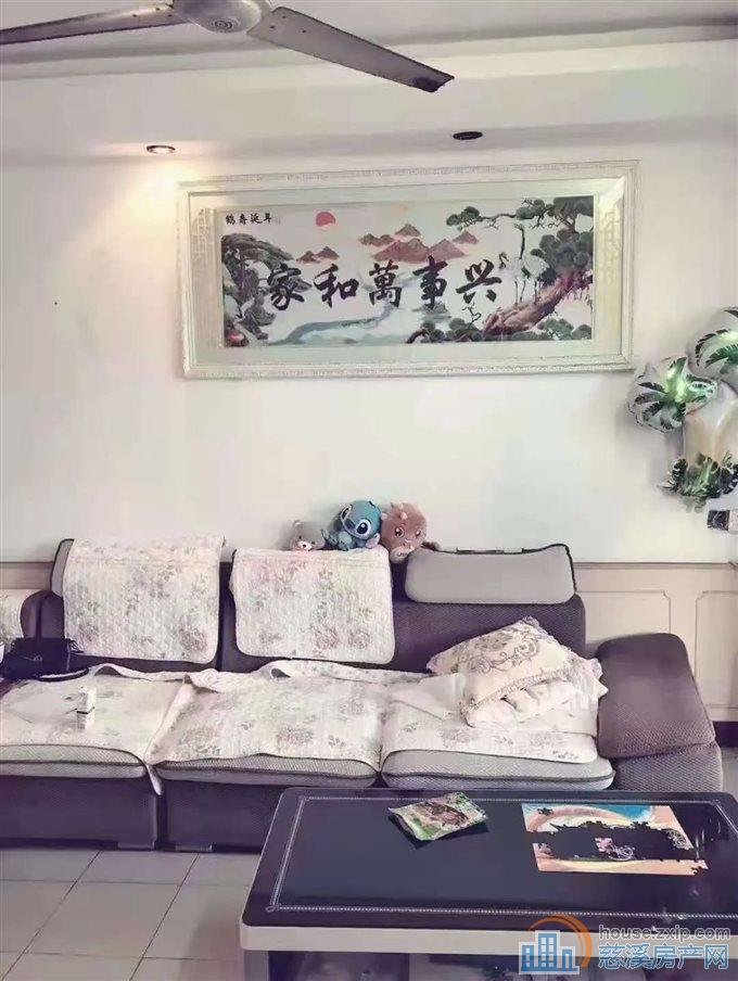 金山新村 简装 带朝南18平杂物间