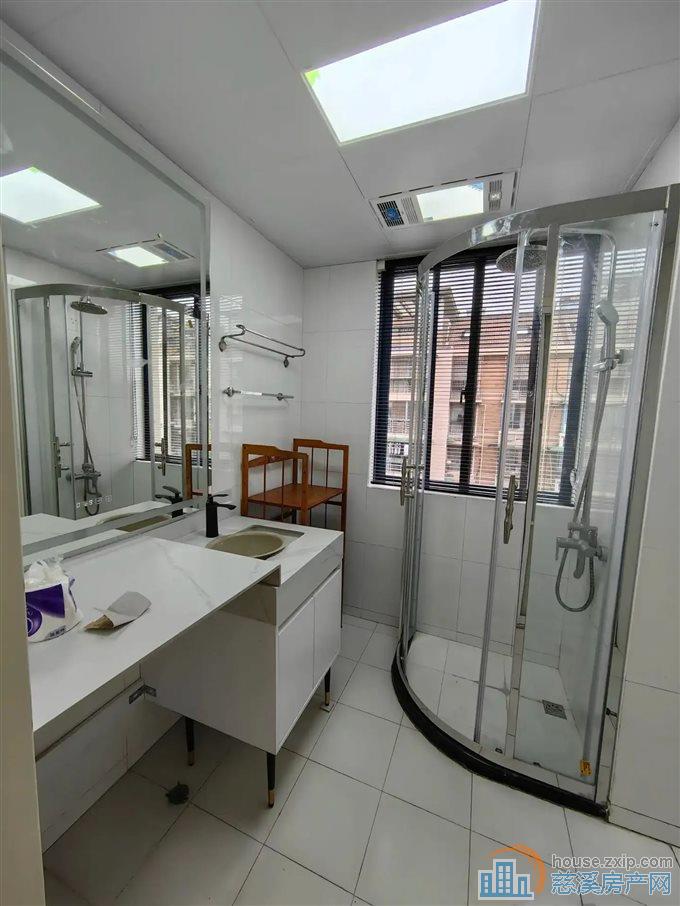 天和家园136平精装150万带车位杂物间