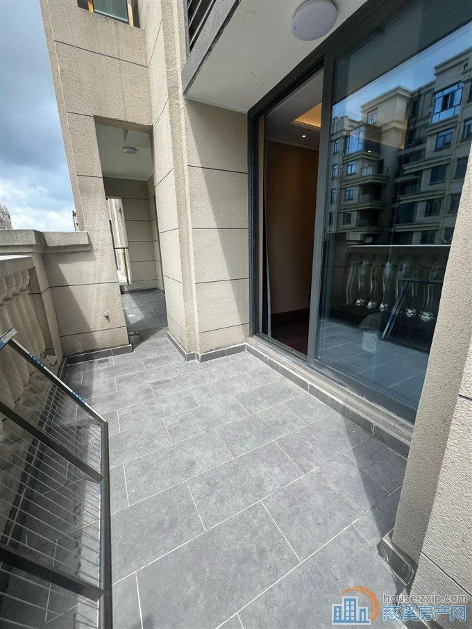 洋房恒大河悦府