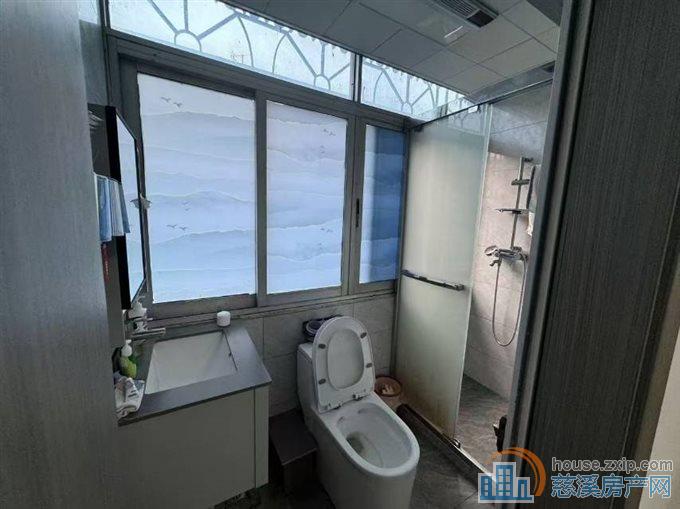 金山新村西区3楼76平十架精装85万