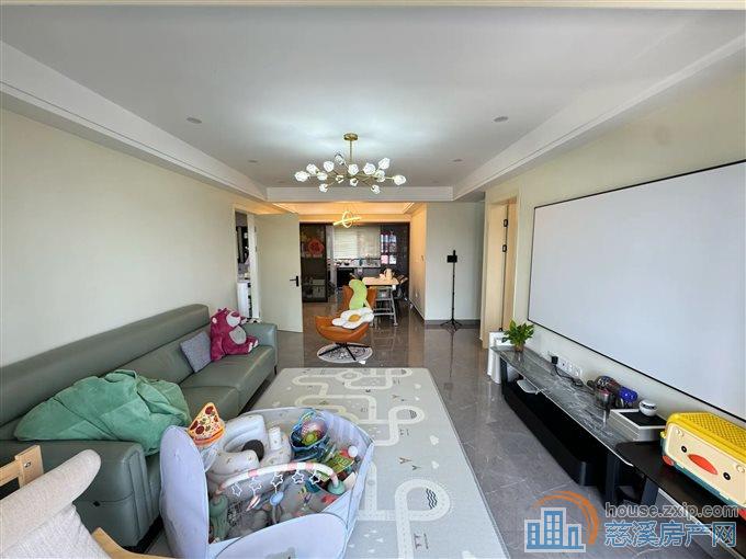 凤鸣梧桐府117平148万带车位一梯一户