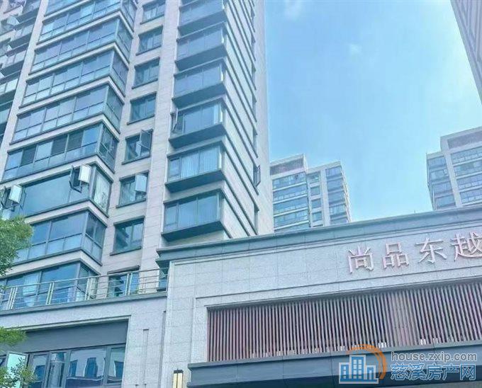 东越府大露台三楼边套143平258万