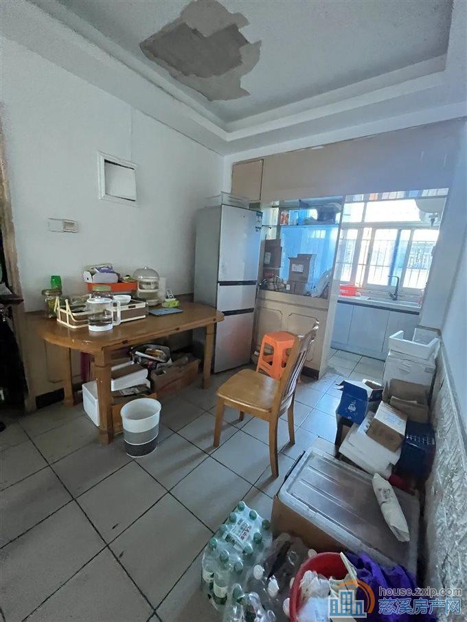 金山新村75平58万三开间朝南精装修