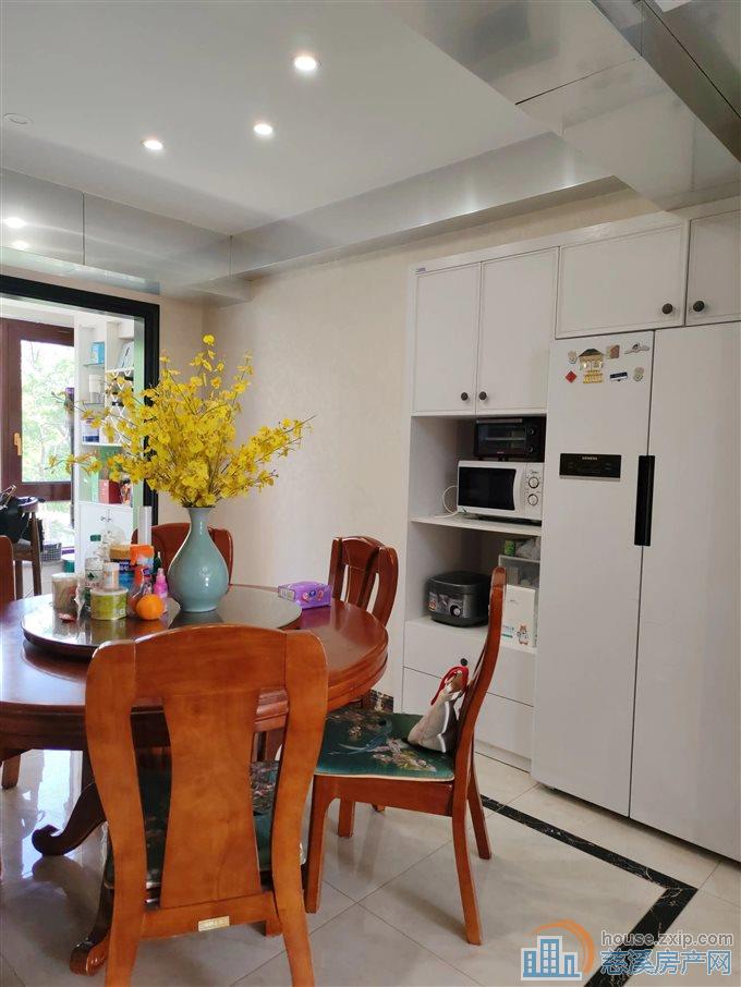 金仕华庭142平215.6万带车位