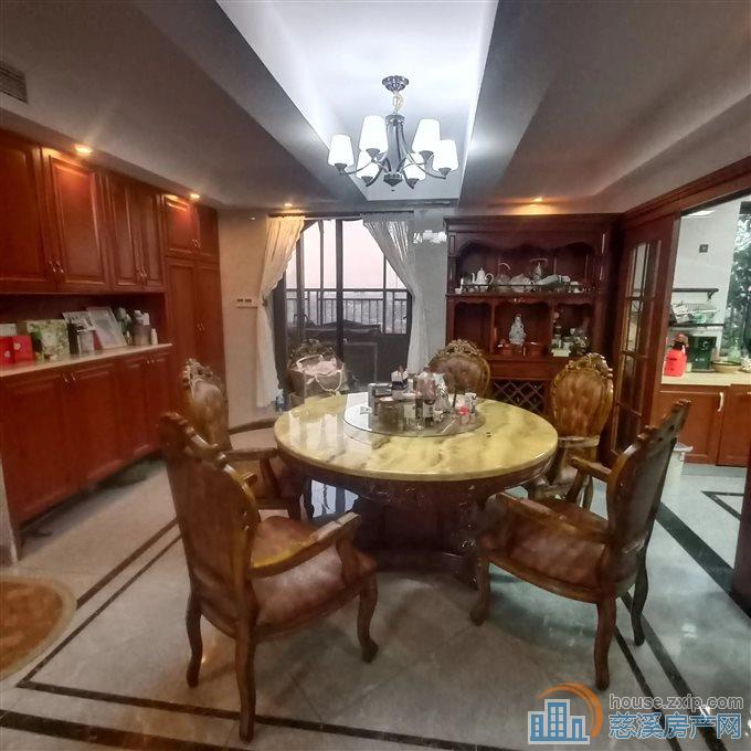 时代华都220平255万豪装送车位阳光房