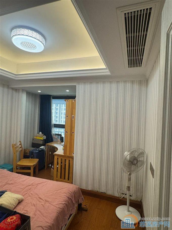 白金湾133平精装修满两年