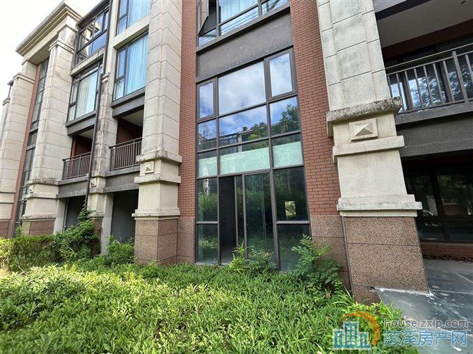 白金湾叠墅下叠490平三间二层496万