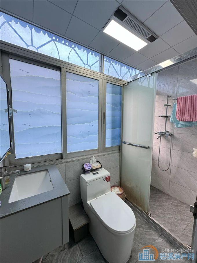 金山新村  精装修 三居室保养清爽