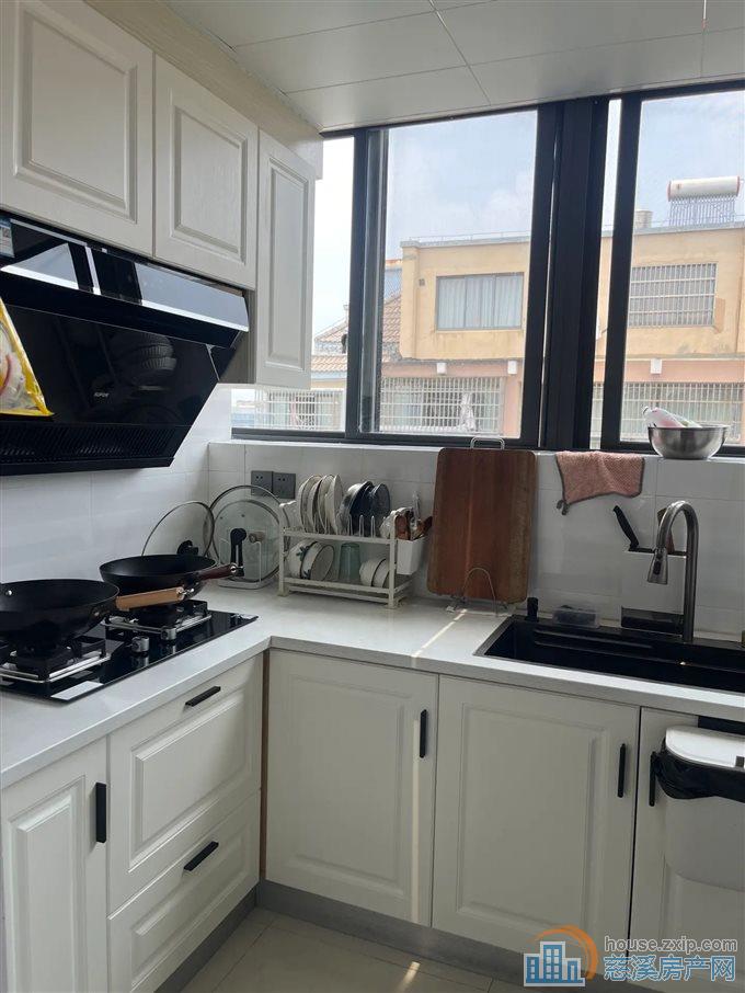 百合家苑 婚装123平方86万低总价