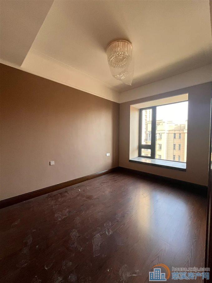 恒大河悦府175平185万顶复带露台