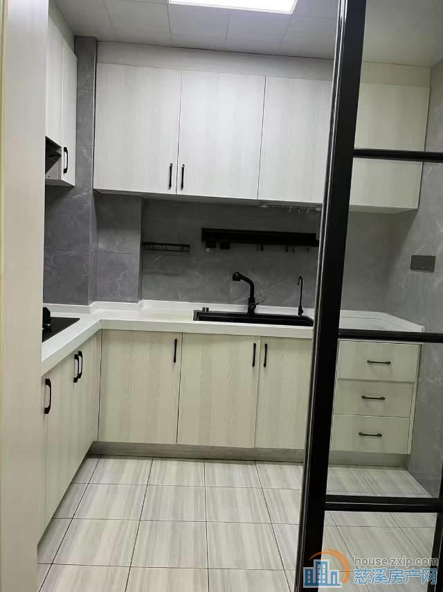 新潮塘北苑84平中间楼层精装110万