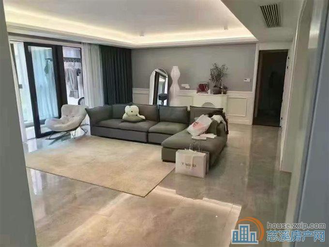 保利俯院江南洋房143平朝南精装260万