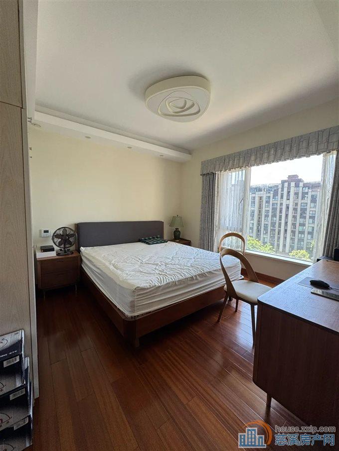 金仕华庭143平精装修一梯一户225万