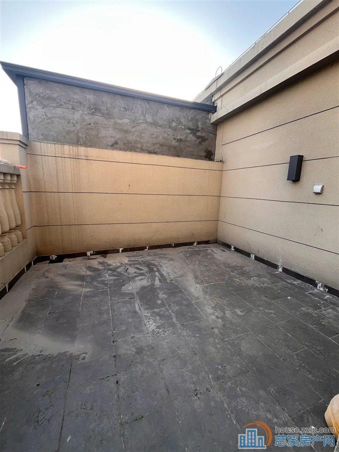 恒大河悦府175平185万顶复带露台