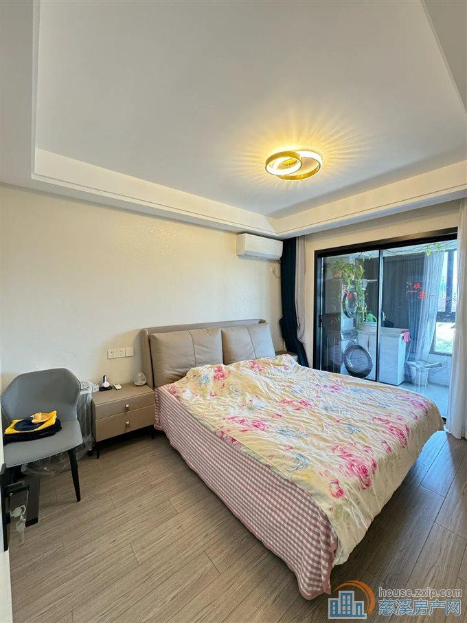 凤鸣梧桐府117平148万带车位一梯一户