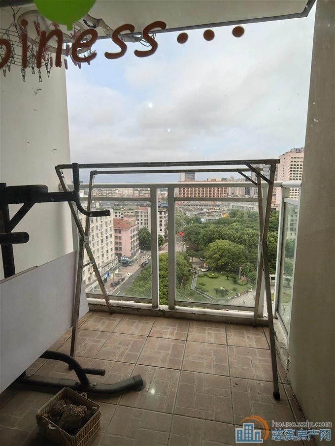 古塘金苑 精装二室 月租金1400元朝南