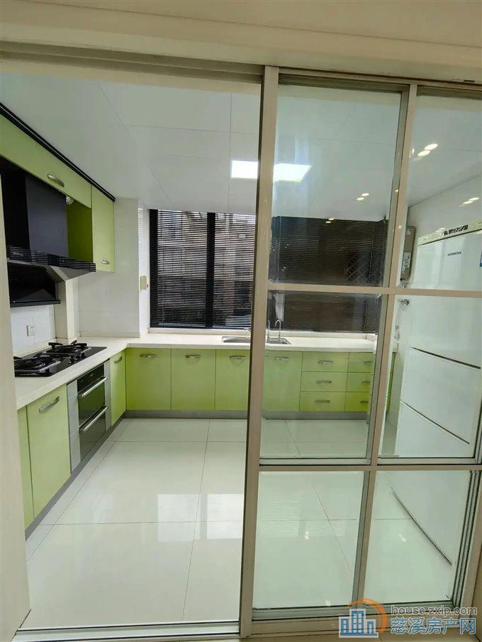 天和家园136平精装150万带车位杂物间