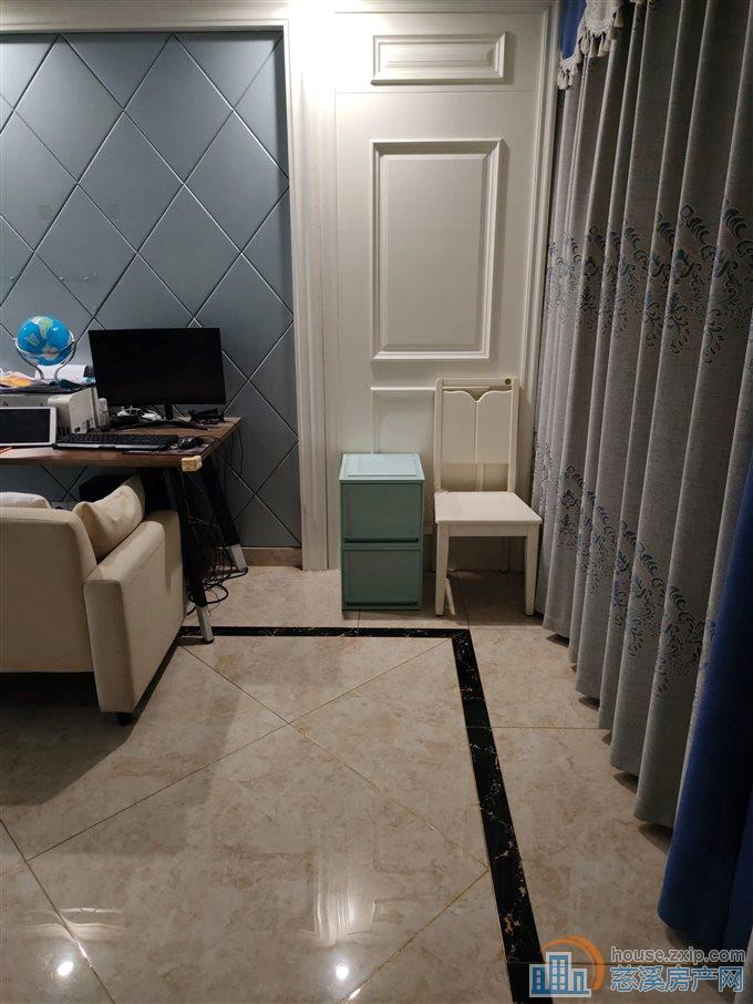 精装金仕华庭139.87平203万 