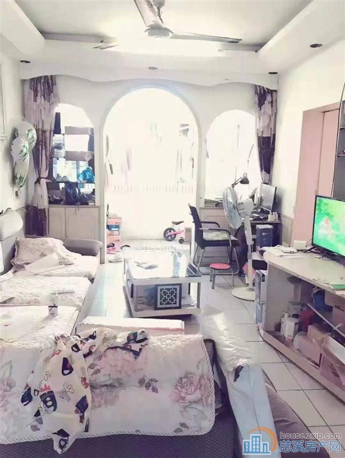 金山新村75平58万三开间朝南精装修