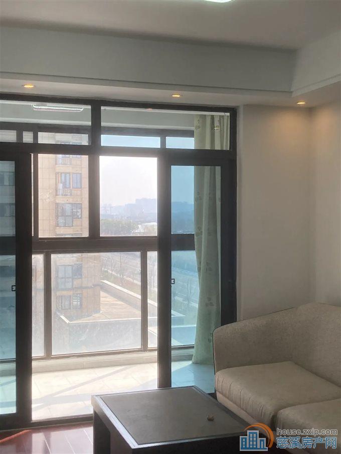 观湖佳苑93平132万精装修两居室