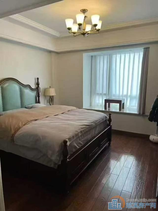 伊顿花苑137平精装中等楼层168万