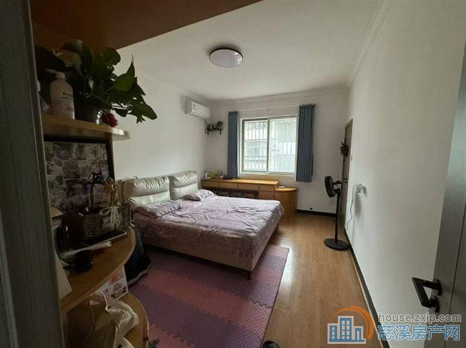 金山新村西区3楼76平十架精装85万