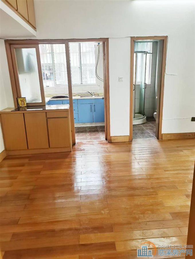 城东新村2楼边套70平架空层精可读书