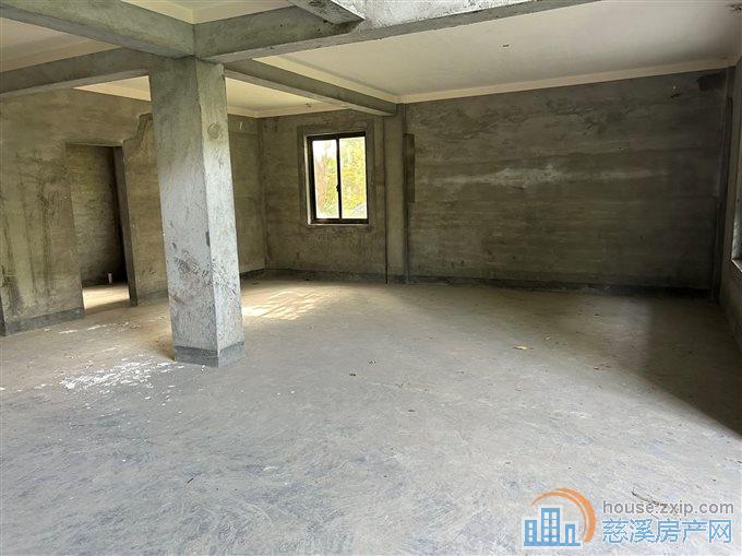 白金湾叠墅下叠490平三间二层496万