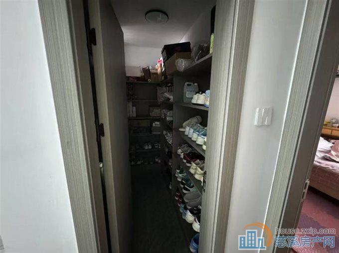 金山新村西区3楼76平十架精装85万