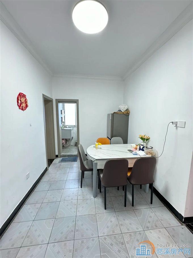 金山新村  精装修 三居室保养清爽